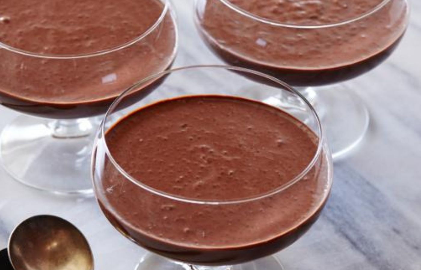 chocolate chia seed smoothie
